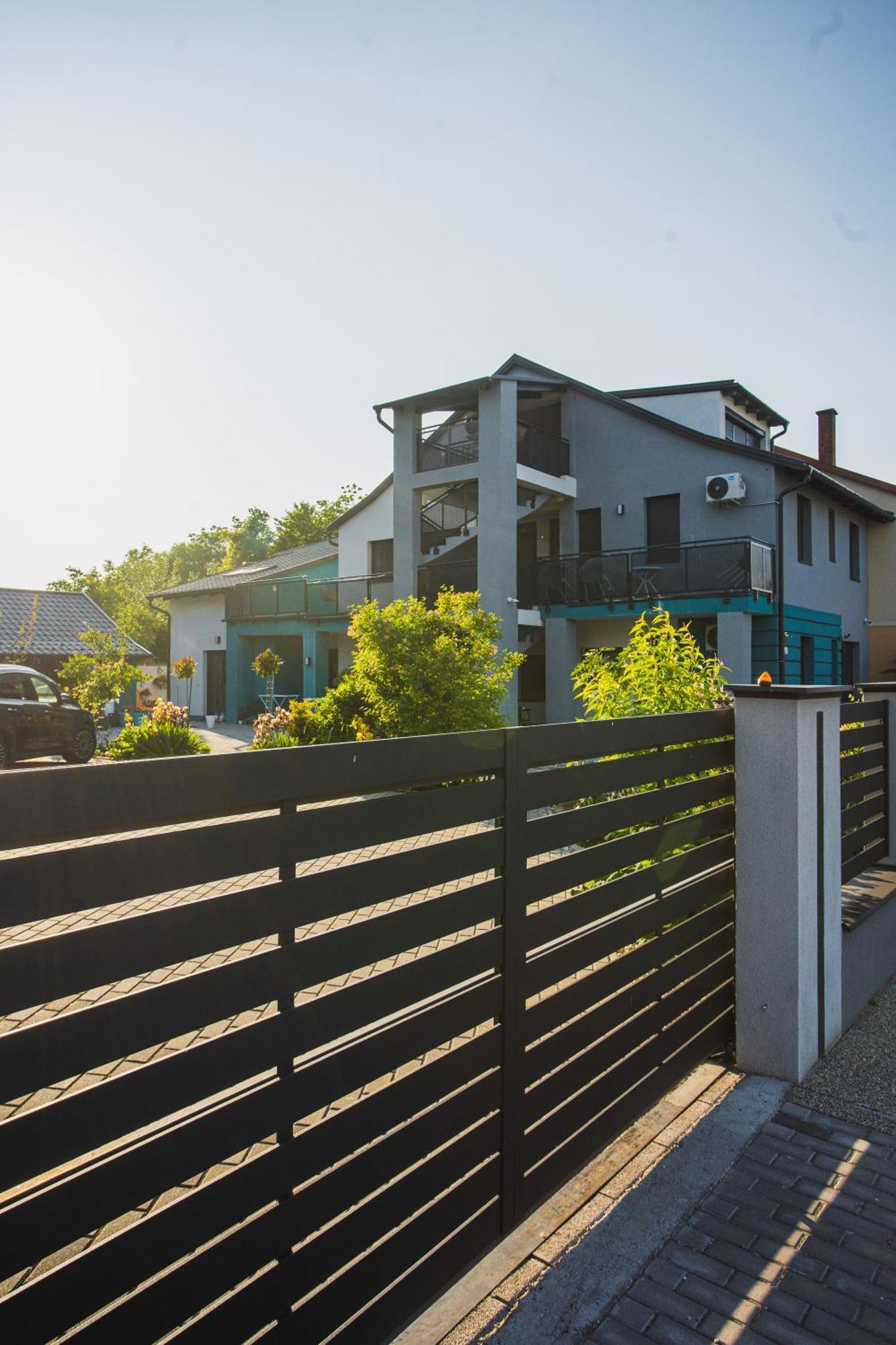 Magdi Vendeghaz A-B Apartment แซลเดอมักล์ ภายนอก รูปภาพ