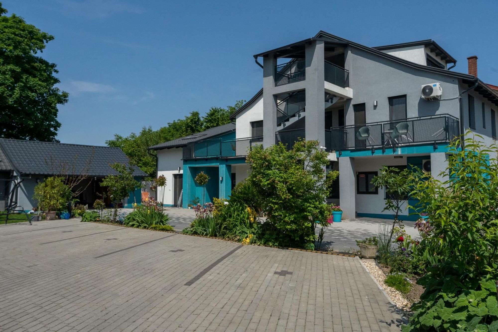 Magdi Vendeghaz A-B Apartment แซลเดอมักล์ ภายนอก รูปภาพ